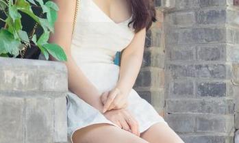 尤果网 – 看看李易童在这组高清图册里的职业装，说好听一点就是职场女神，直接说就是…哇！