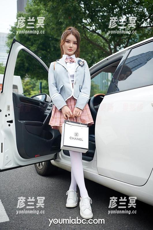 尤蜜荟 - 这次的沈梦瑶制服更新，果然值得你停下来看一看～