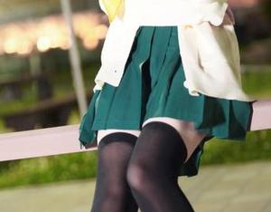 捕捉幼爱youmeko的纯白写真，像是从童话里溜出来的