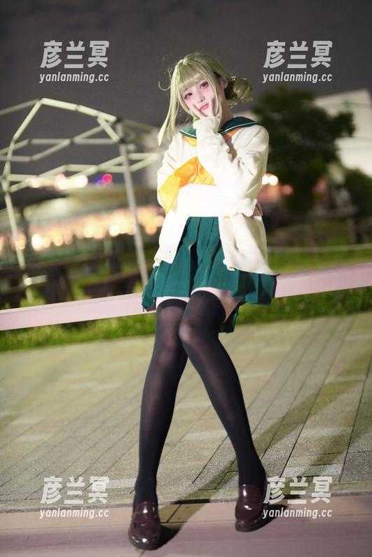 捕捉幼爱youmeko的纯白写真，像是从童话里溜出来的
