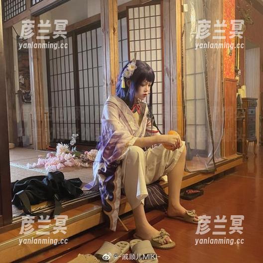 戚顾儿 借饶舌回顾:戚顾儿的私房图集,貂蝉公孙离的浮华外表,里头却割舍不掉的噱头。