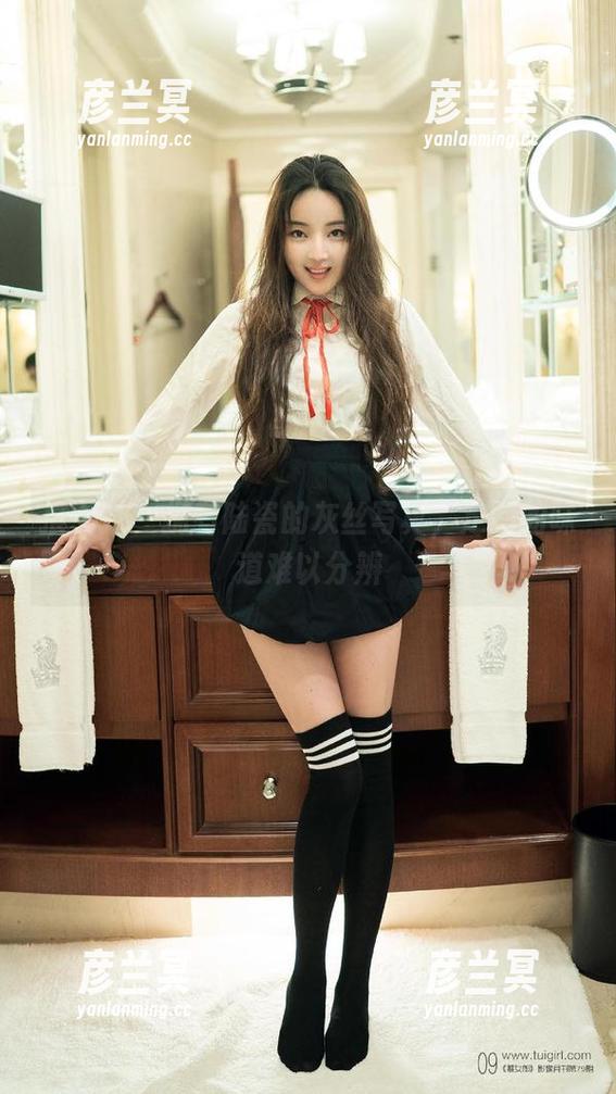 推女郎 - 拥有陆瓷的灰丝写真，定制的味道难以分辨