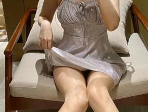 微密圈 – 更新了哦，提袜少女花嫁图集，那个氛围，像在梦里徘徊，带点小迷离。