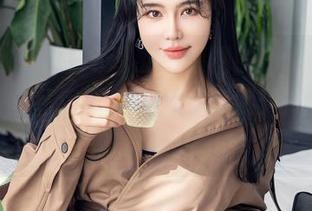 星颜社 – 知性与诱惑：惊艳的Egg_尤妮丝在这些私房职装图片中浑然天成，心绪随之起伏。
