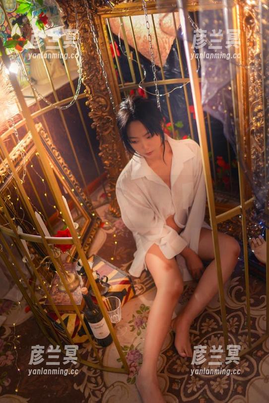 看！是青水的高清泳衣图集，又是一场泳池旁的“水花四溅”！