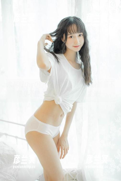 木棉棉OwO的白色长裙：从早到晚都恨不得穿不脱，图片里总是闪闪发光！