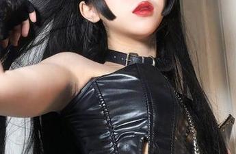 网盘深藏着果咩酱w的裤里丝，谁的好奇心也难逃这个诱惑啊。