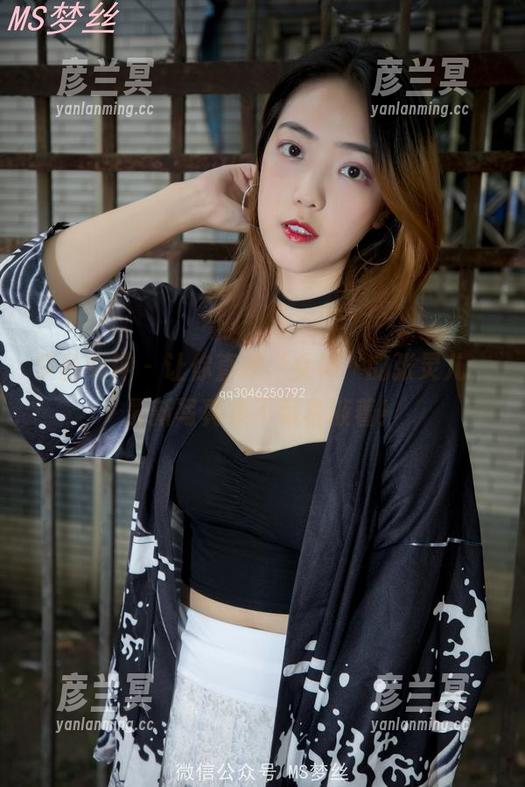 梦丝女神 - 让你直呼‘女神’的张灵儿，最新写真集不藏着掖着！