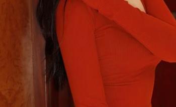 模范学院 – 直击电竞唐嫣的写真原图，姐姐的每一个姿势都透着一丝不经意。