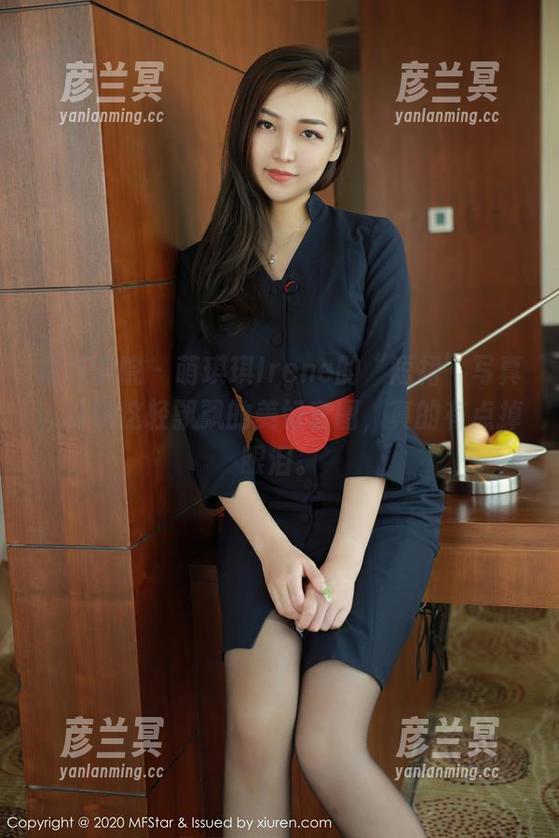 模范学院 - 萌琪琪Irene的“短裙”写真，瞧瞧这轻飘飘的美好套图，真的有点掉眼泪。
