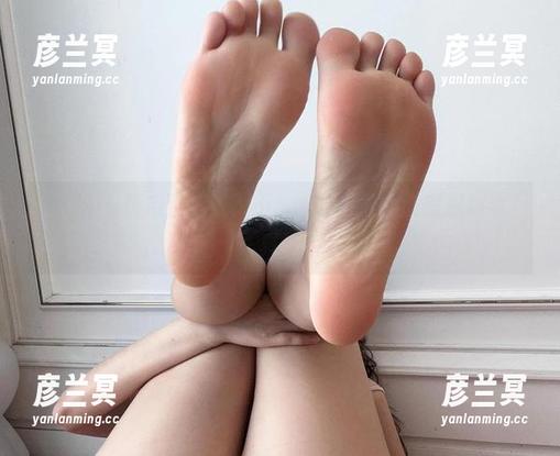 火龙果羊 微密圈 - 饭后百步走?不,火龙果羊的教室福利看写真!
