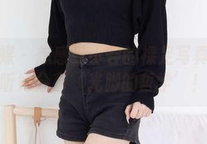 物恋传媒 – 想感受小谷的裸足写真？快来听她分享‘光脚的哲学’！