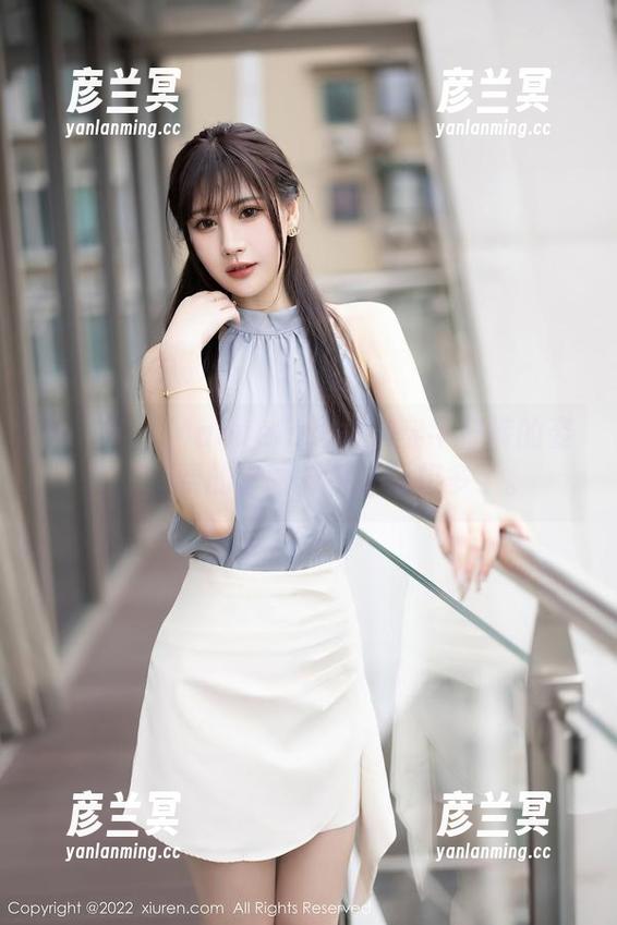 秀人网 - Manuela玛鲁娜穿牛仔裤的姿态，免费的套图似乎让我想多了。