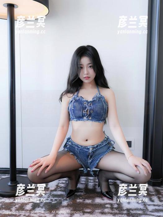 秀人网 - 幼幼的写真作品：大家说入境拍个照难，但我觉得她完全在玩这种高难度。