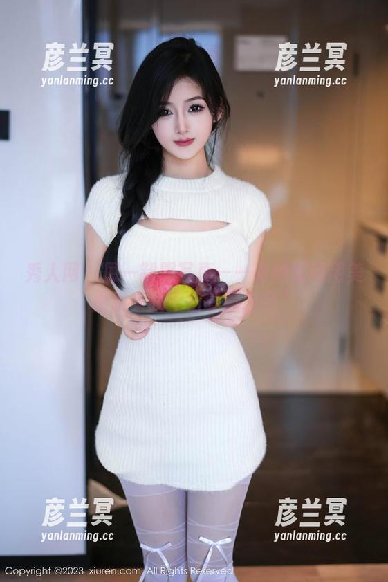 秀人网-恩一 秀人网 - 恩一制服写真——看她如何用美图说“我不怕暴露自己”