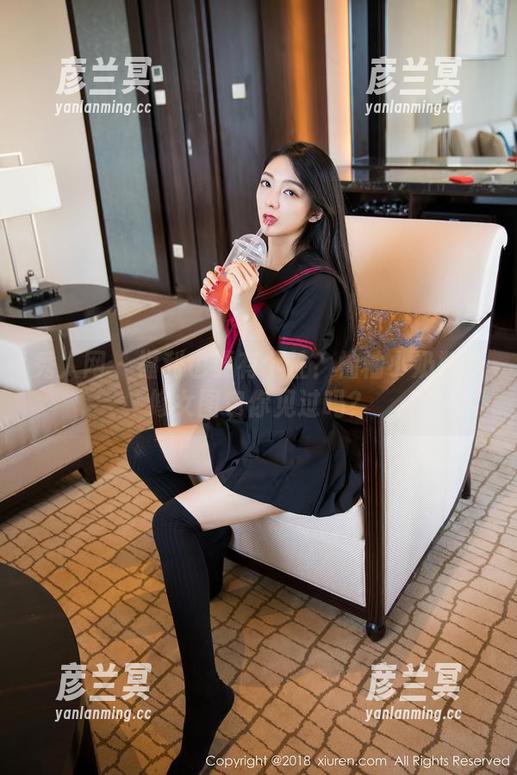 秀人网 - 福利也要有个性？柚柚小奶瓶的修女图包你见过吗？