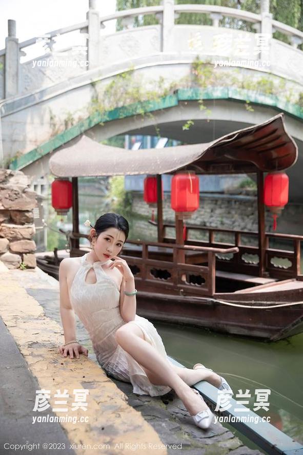 秀人网 - 袁圆的旅拍最新路透，资源够多，但这到底是风格还是拼图？