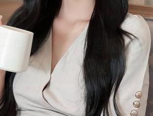 秀人网 – 免费图集？你是说让金小依在户外转一圈就能看见的那种吗？