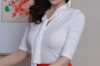 秀人网 – 鹿小茜在比基尼里悄悄提高我壁纸的审美要求！