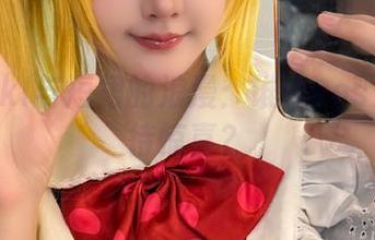 秋山AkI与短裙的浪漫：谁说cos无法期待惊喜？