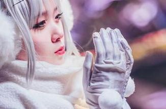 看！秋楚楚不秃头在白丝里晃动，这照片没少逗乐我。