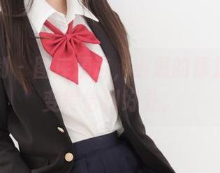 紧急企划 – 图库精选，小恩的裸足让意外变得恰到好处。