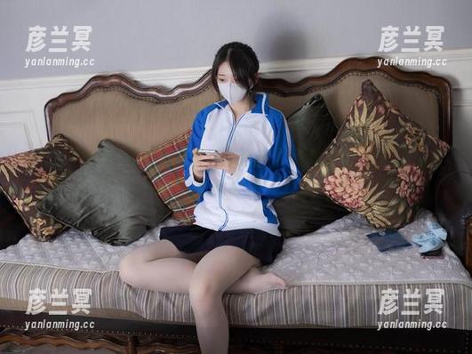 紧急企划-小枫 紧急企划 - 小枫的私拍,在这套装里竟然让我想到了衣橱的深渊…