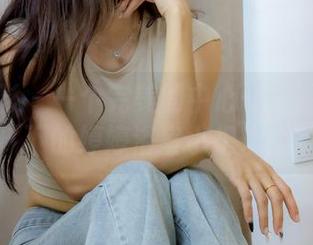 绮梦摄影 – 一个完美的中心——图包分享下的婷婷浴室小把戏！