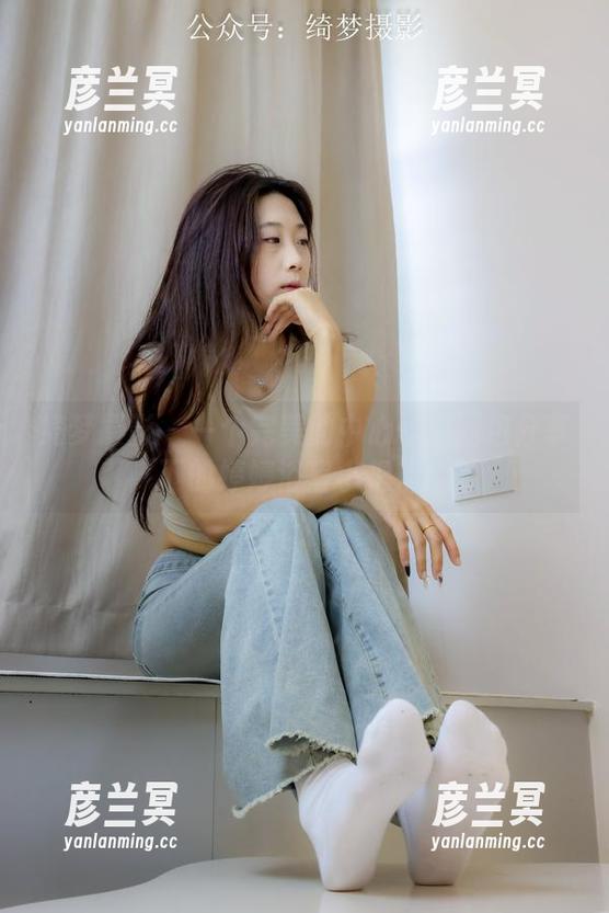 绮梦摄影 - 一个完美的中心——图包分享下的婷婷浴室小把戏！