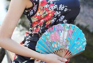 美媛馆 – 谁说肌肤光滑要靠运气？Betty林子欣的写真集教你秘诀！