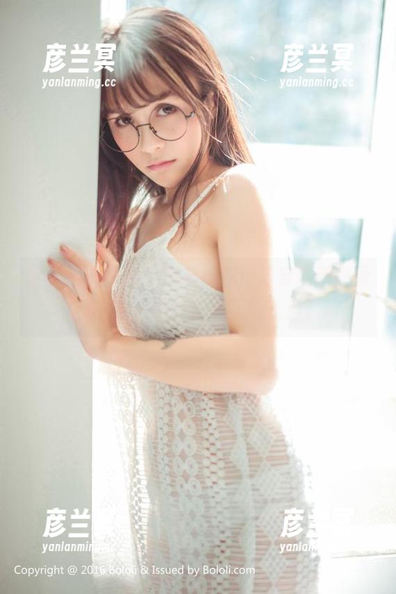 菠萝社 - 一条牛仔裤，柳侑绮穿出新高度，高清画面，更要下载走起。