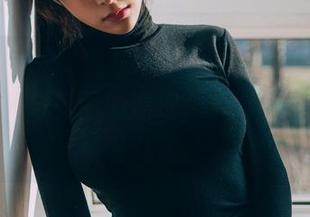 菠萝社 – 每次猫九酱Sakura穿上制服，都是福利与美丽的邂逅，真让人忍不住多看几眼。