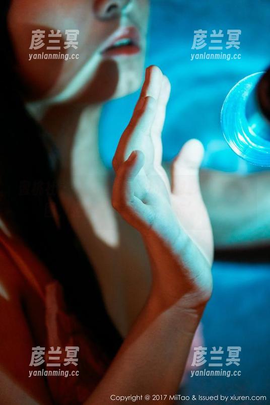 蜜桃社 - 梦乃Mandy的白衬衫：高清套图，轻松打开你的‘暴击’模式