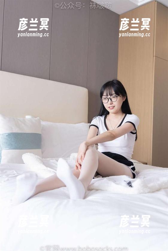 袜啵啵-小沫 袜啵啵 - 小沫的最新写真集,校服裤里的丝,怎能不多看几眼?