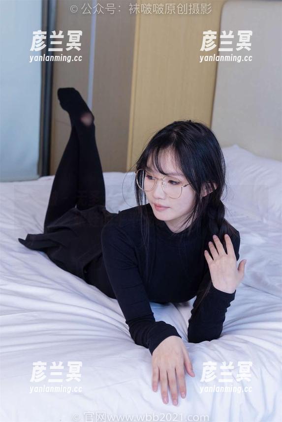 袜啵啵 - 无圣光的果果：就是华伦天奴高跟鞋的平平无奇展现。