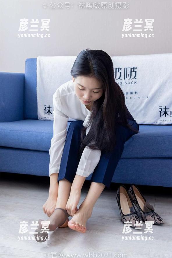 袜啵啵 - 福利福利，甜甜圈与黑皮手套的图包让人想多了什么
