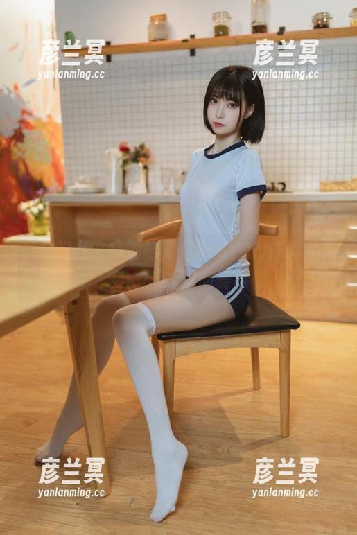 许岚LAN 丝袜没什么特别的,对许岚LAN来说就是另一个COS的舞台
