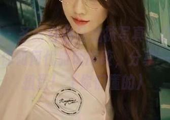 微密圈 – 圣诞白色马油袜写真，轩子巨2兔来教你如何优雅地摔跤，分享一下基础扭蛋！（你们懂的）