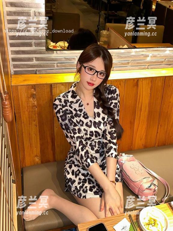 轩子巨2兔 微密圈 - 当女仆遇上轩子巨2兔,最新图册里的小迷人们好懵懂。