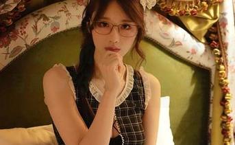 微密圈 – 泳池边的意外，随意一拍都成了写真，轩子巨2兔真有一手！