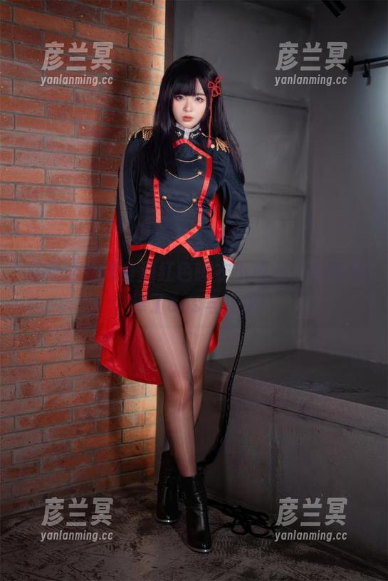 轩萧学姐 轩萧学姐化身酒红色睡衣小精灵,完美演绎了cos与妩媚