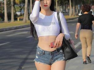 魔镜街拍 – 万能图库里的OL美女婷婷，灰裙包臀不想错过，来吧，下载一下！